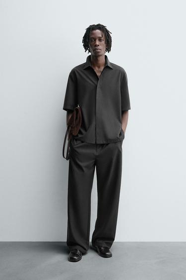 KOSZULA O LUŹNYM KROJU Z LEJĄCEJ TKANINY - Ciemnoszary Zara