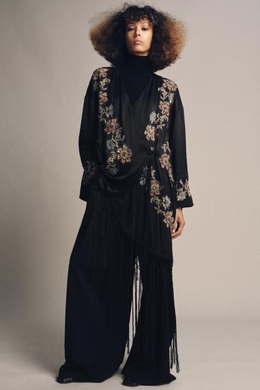 Zaras KIMONO MED BLOMBRODYR OCH FRANSAKANT - Svart