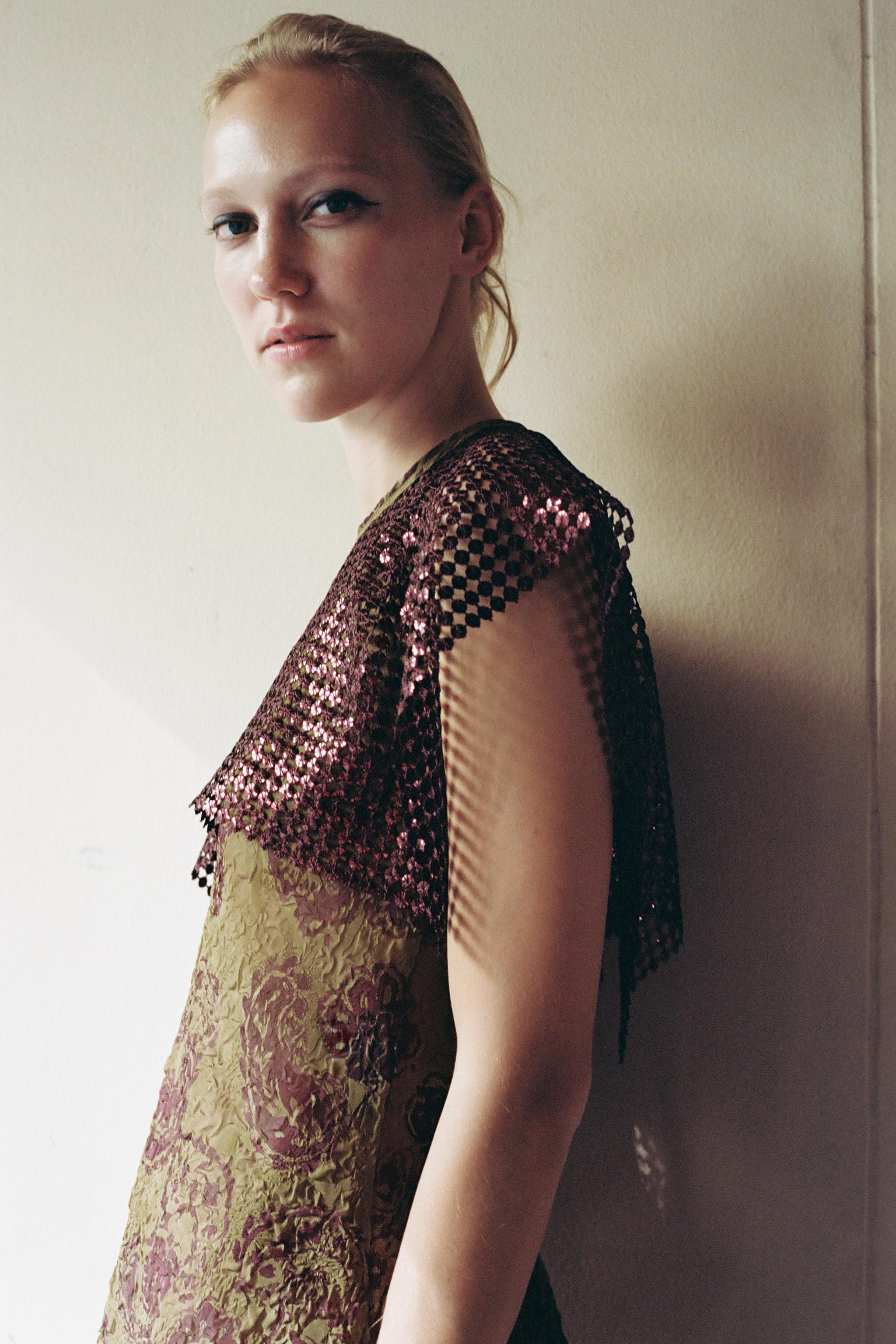 PRINTED SEQUIN CAPE TOP