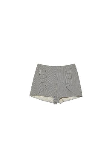 SHORTS WITH RUFFLES IN THE FRONT