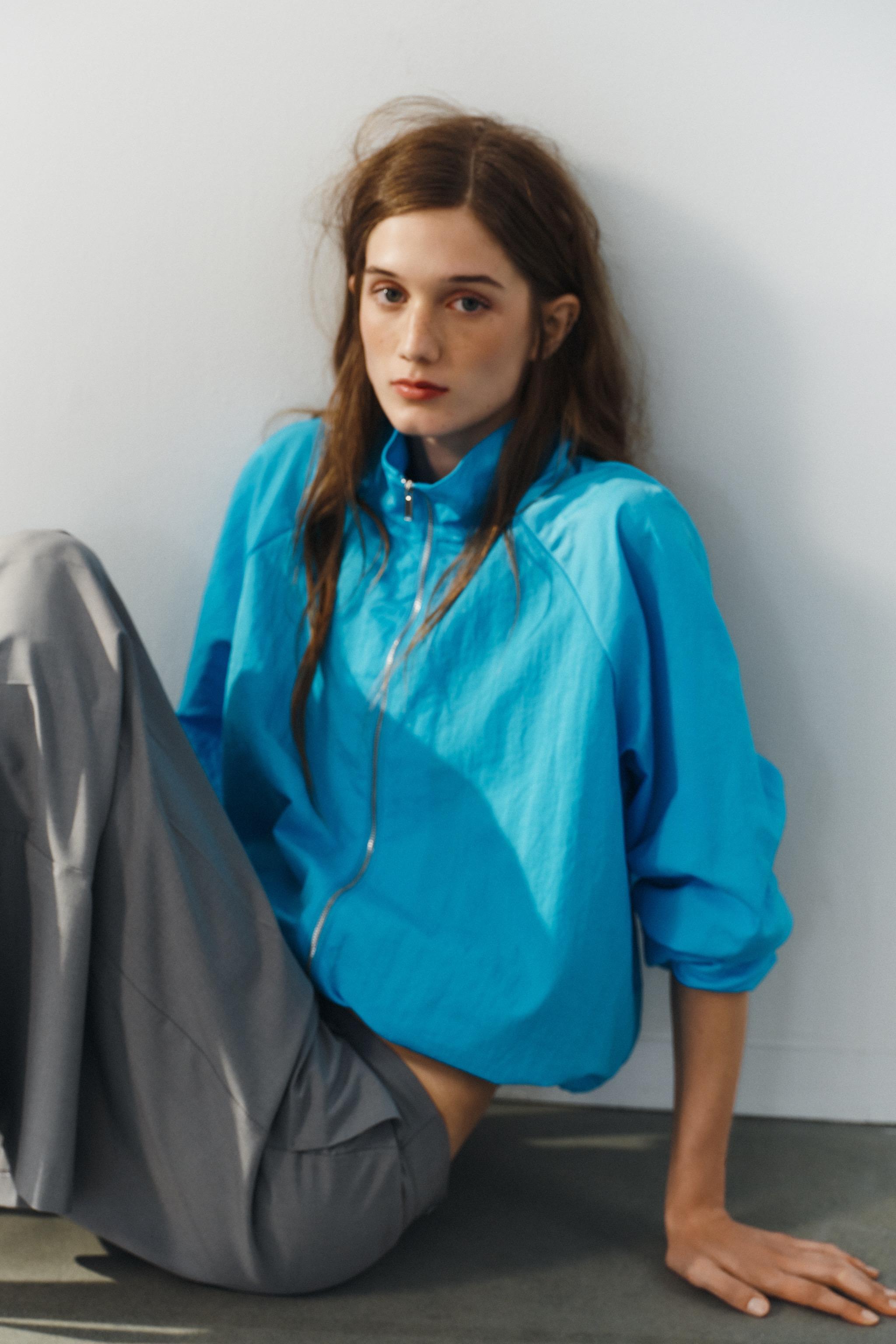 VESTE EN TISSU TECHNIQUE ZIPPÉE