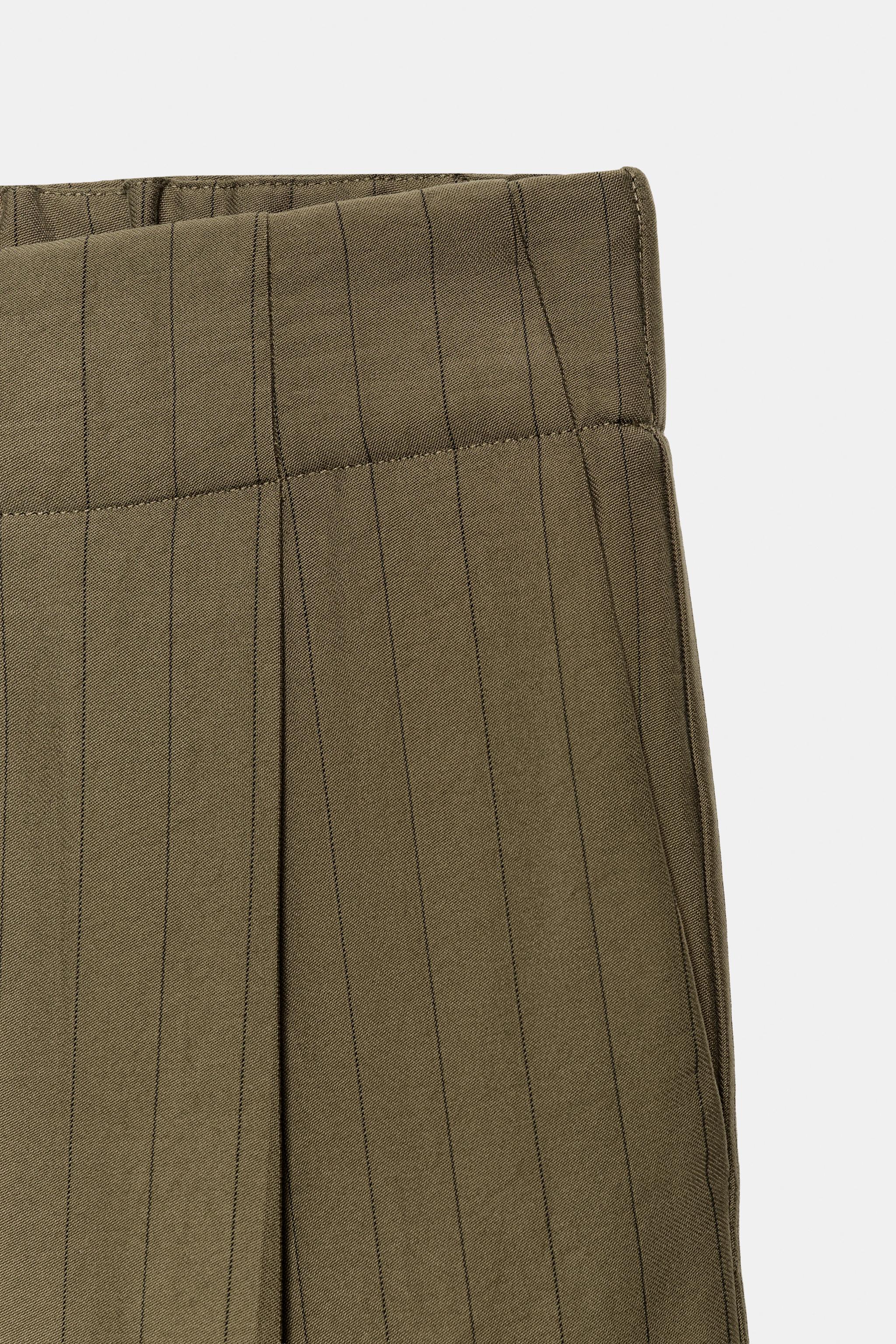 PLEATED FLOWY PANTS