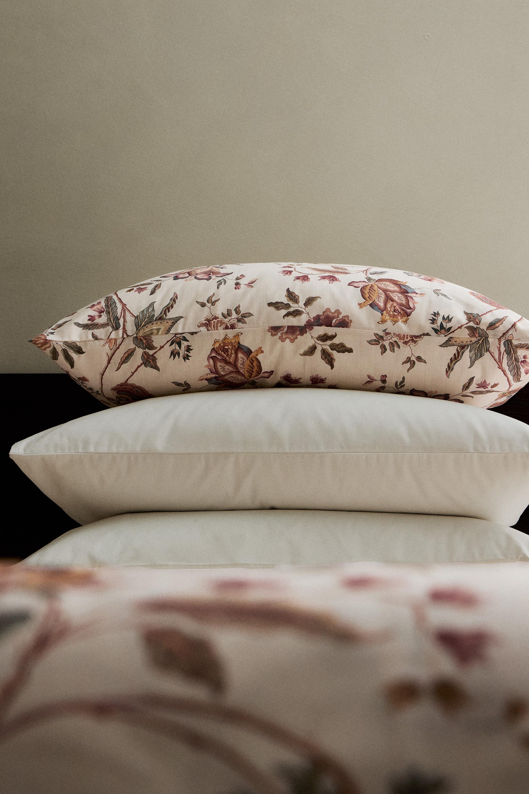 FLORAL AND BRANCH SATEEN PILLOWCASE (300 THREAD COUNT)