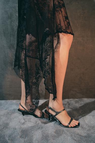 SANDALIA TACÓN DIBUJO TERCIOPELO - Plata de Zara