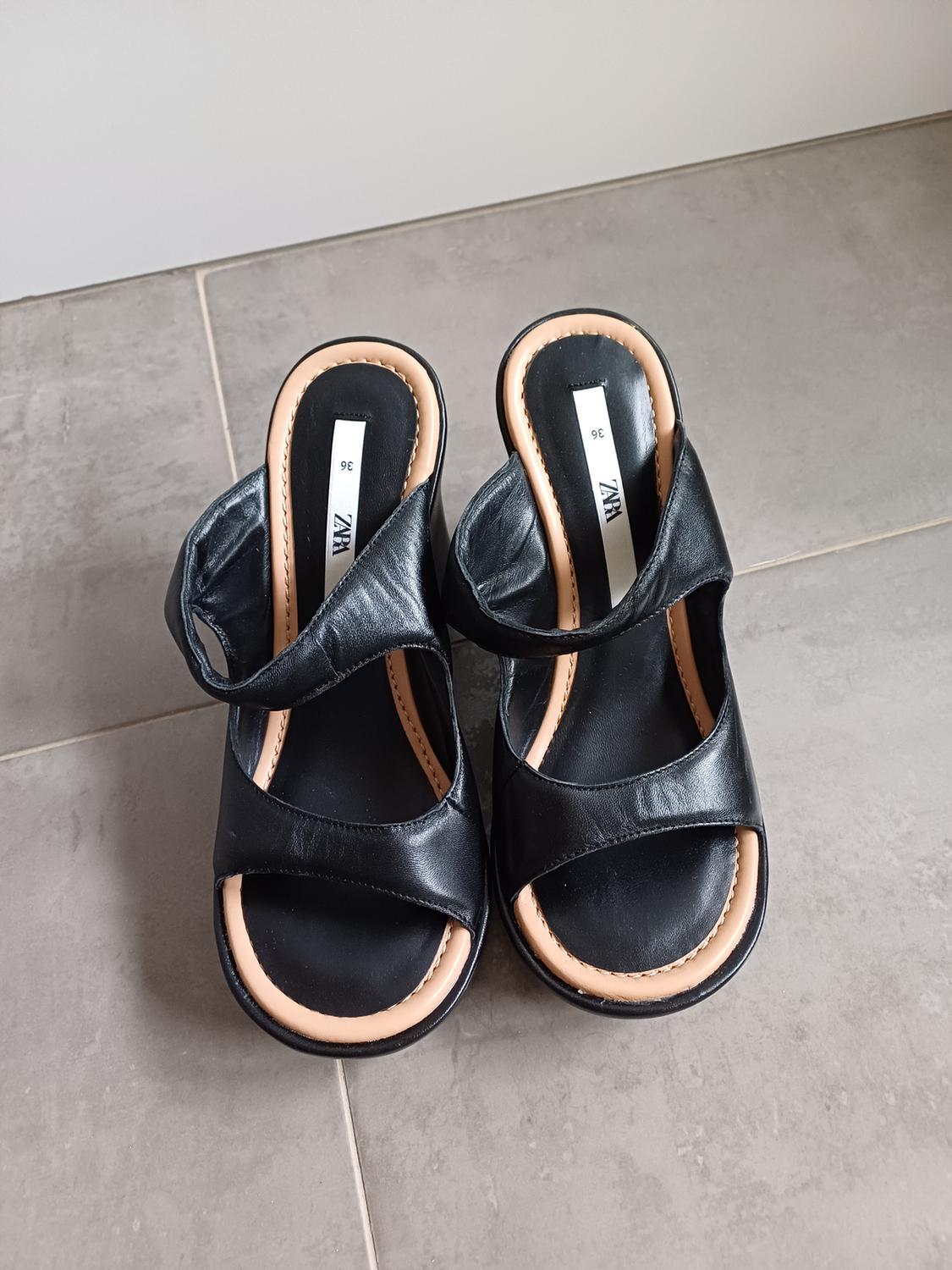 LEATHER WEDGE SANDALS WITH ROUND TOE