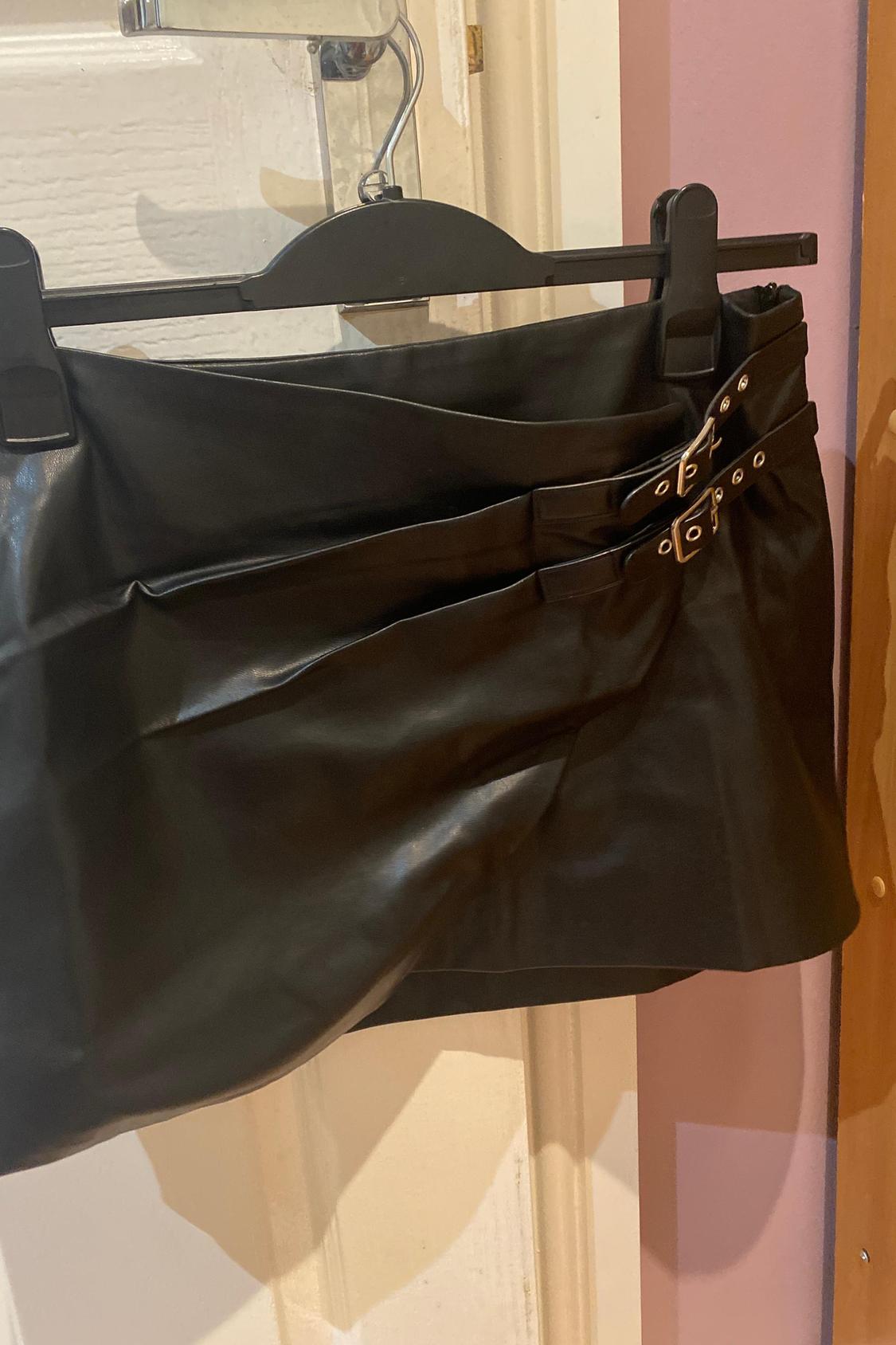 FAUX LEATHER SKIRT WITH BUCKLES