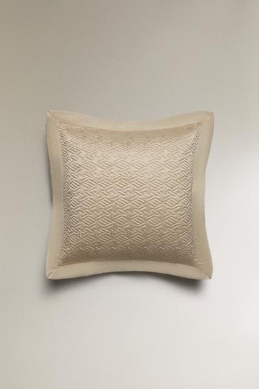 HOUSSE DE COUSSIN GÉOMÉTRIQUE SATINÉE - Beige foncé de Zara - Image 0