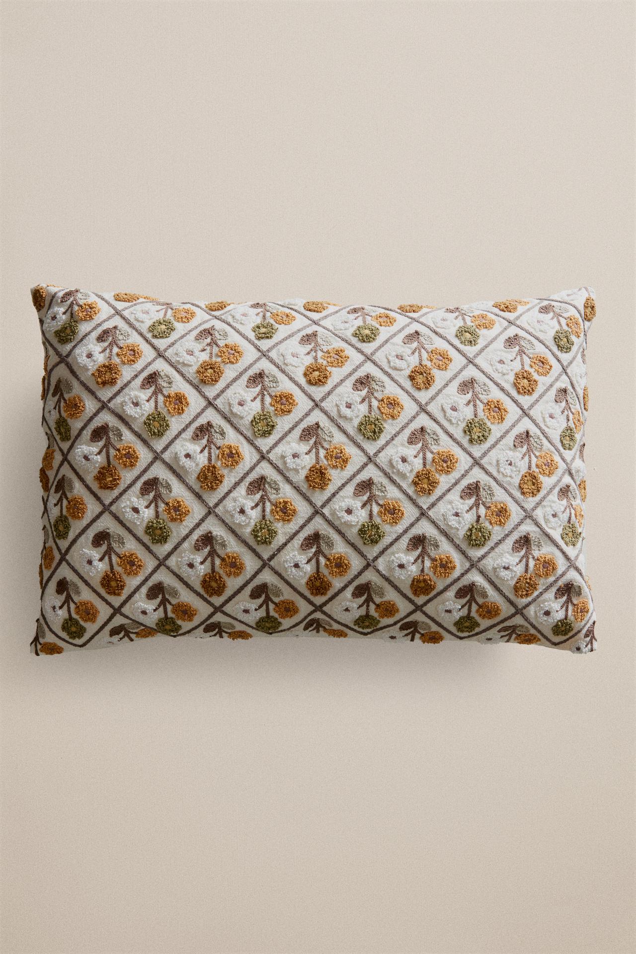 TUFTING CUSHION COVER — Light beige