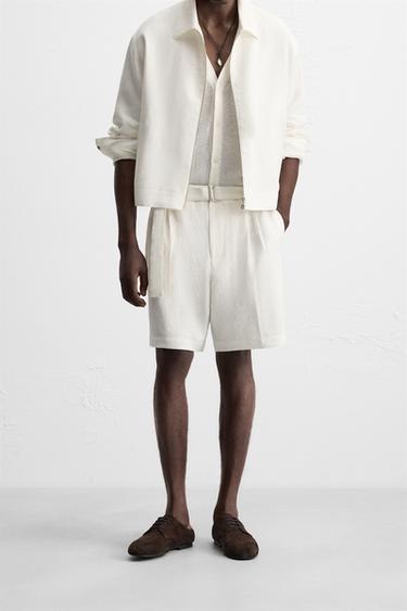 برمودا كتان بحزام - أبيض مكسور الخاص بـ Zara