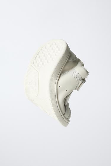 TENNIS EN CUIR À BRIDES BAREFOOT - Blanc de Zara - Image 1