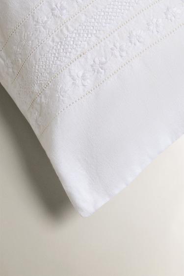 HOUSSE DE COUSSIN BRODERIES - Blanc cassé de Zara - Image 1