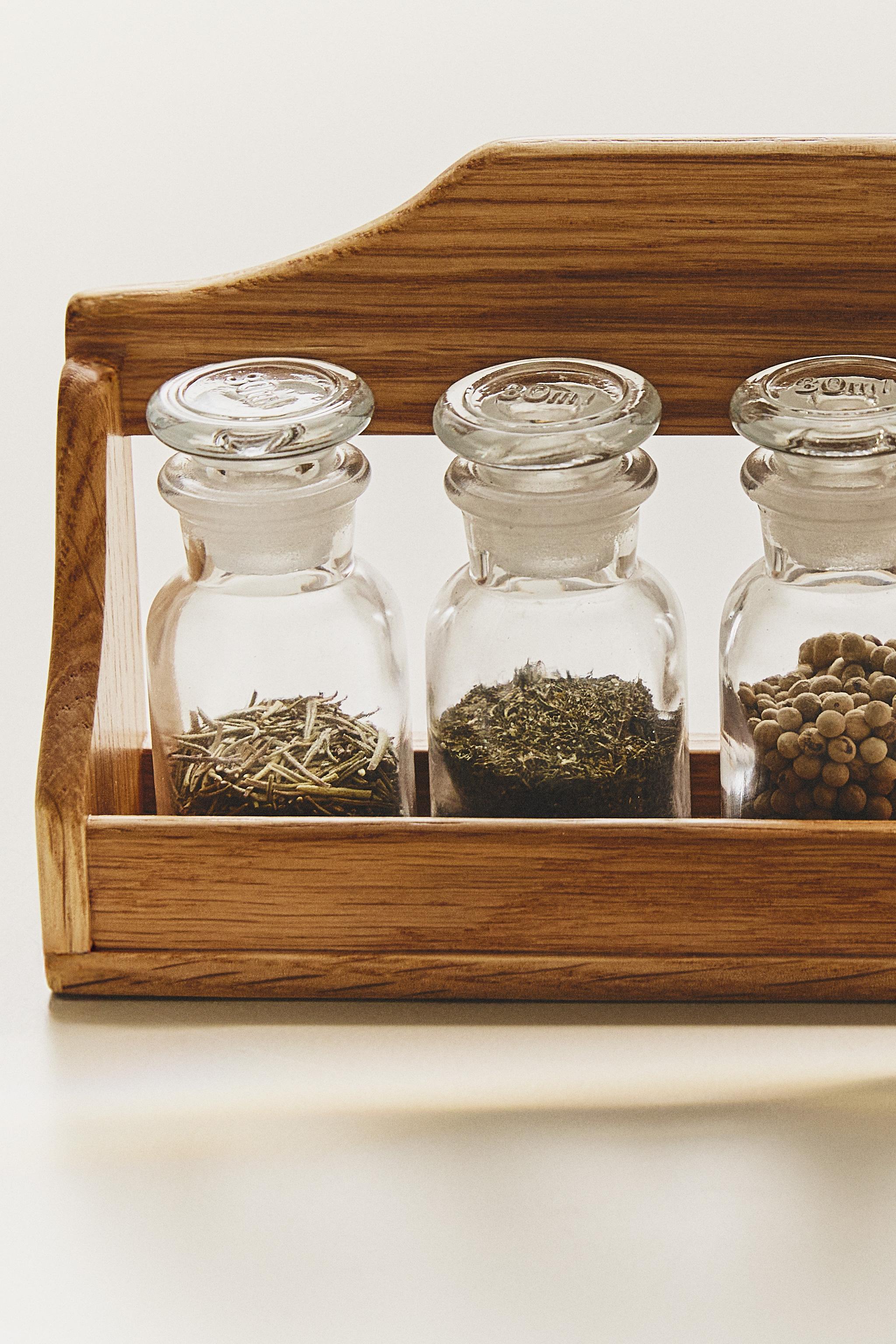 WOODEN SPICE RACK WITH GLASS JARS