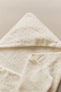 MUSLIN HOODED BABY TOWEL WITH FLORAL DESIGN