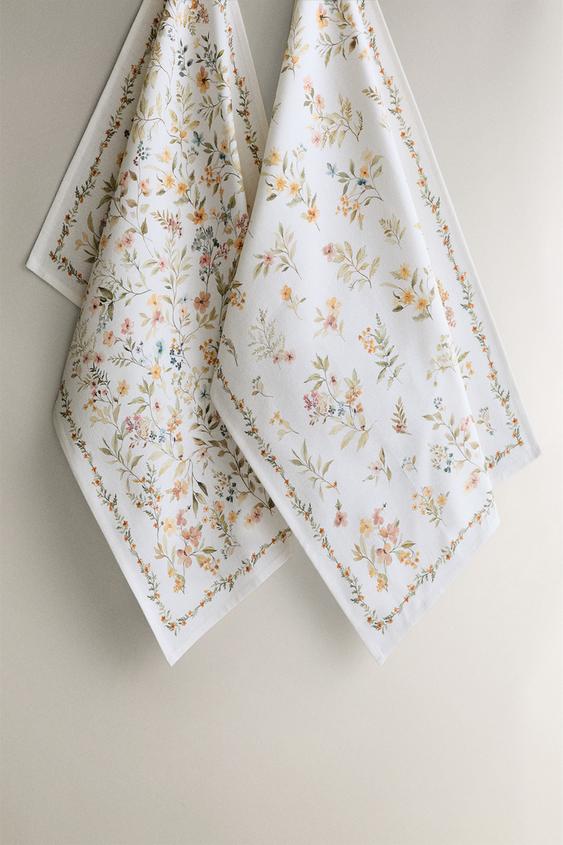 CONJUNTO DE PANO DE PRATO COM ESTAMPA FLORAL (CONJUNTO DE 2) - Esverdeado da Zara - Imagem 0