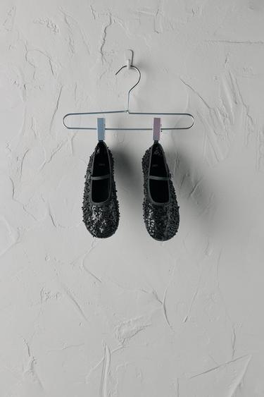 BAILARINA HEBILLA PERLITAS - Negro de Zara