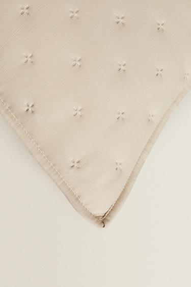 HOUSSE DE COUSSIN ÉDREDON MATELASSÉ POIS - Beige de Zara - Image 1