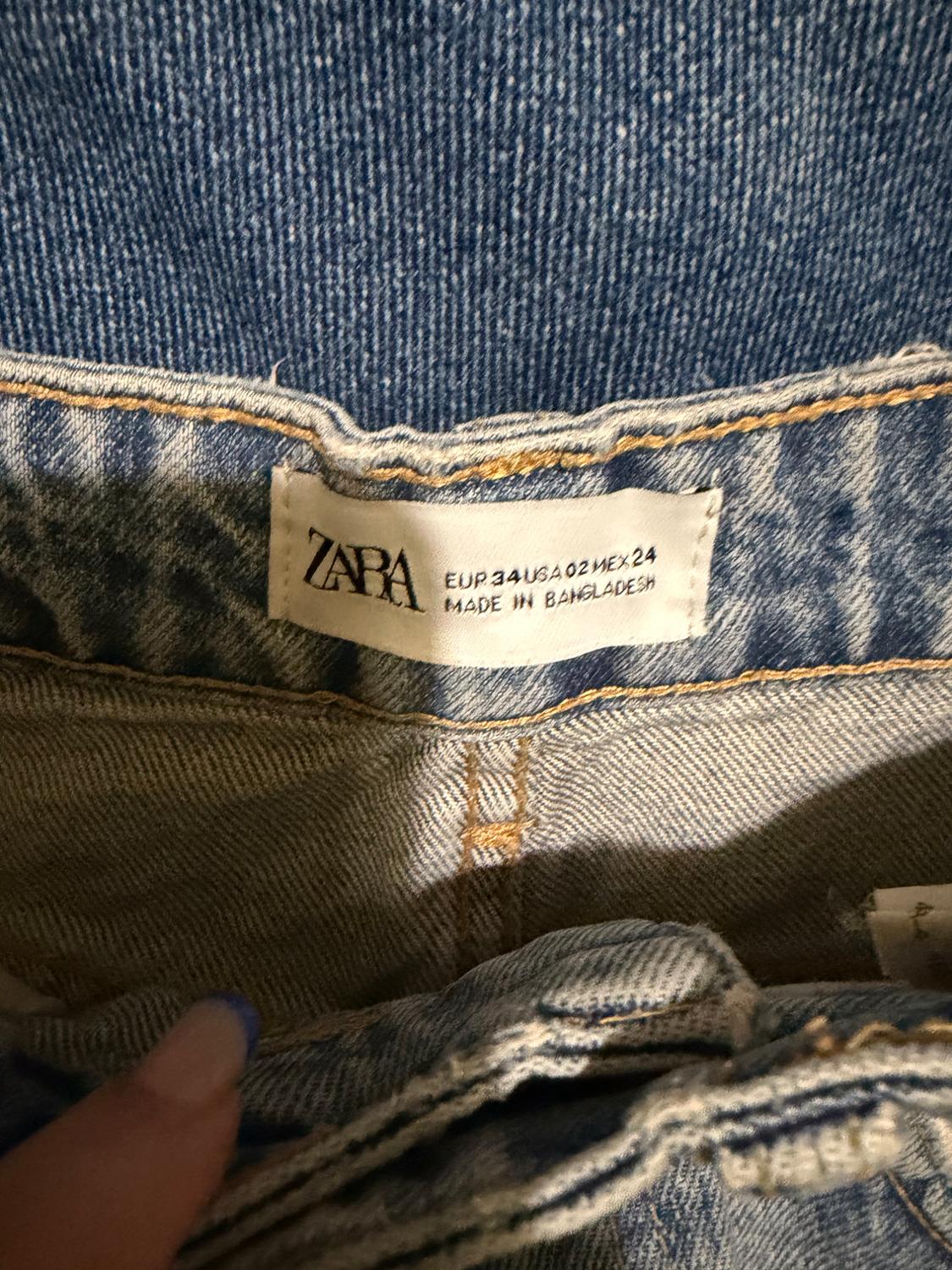 HI-RISE RIPPED DENIM SHORTS - Image 3