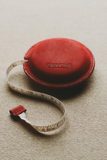 ROUND LEATHER MEASURING TAPE - Red by Zara