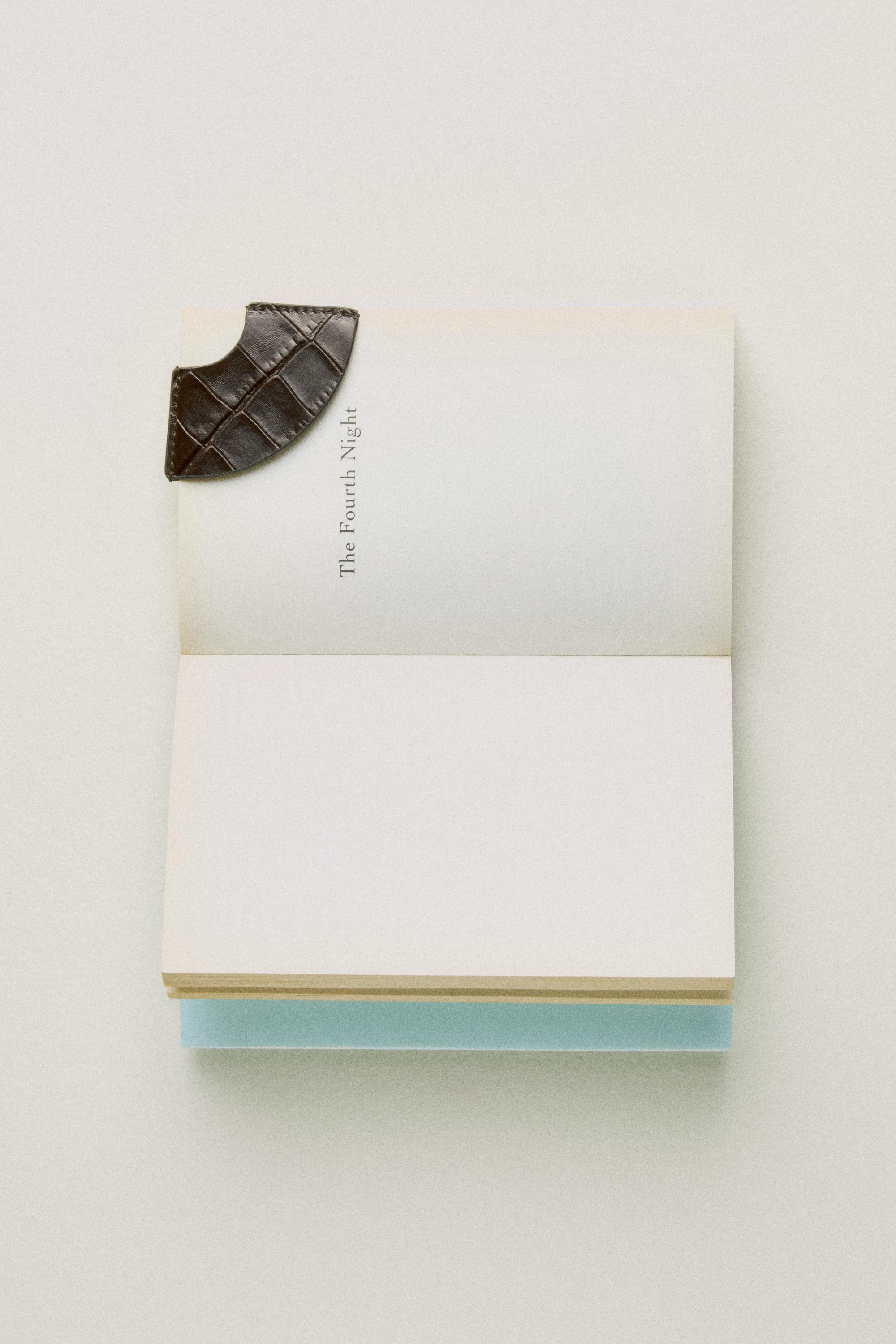 Textured leather bookmark — Chocolate