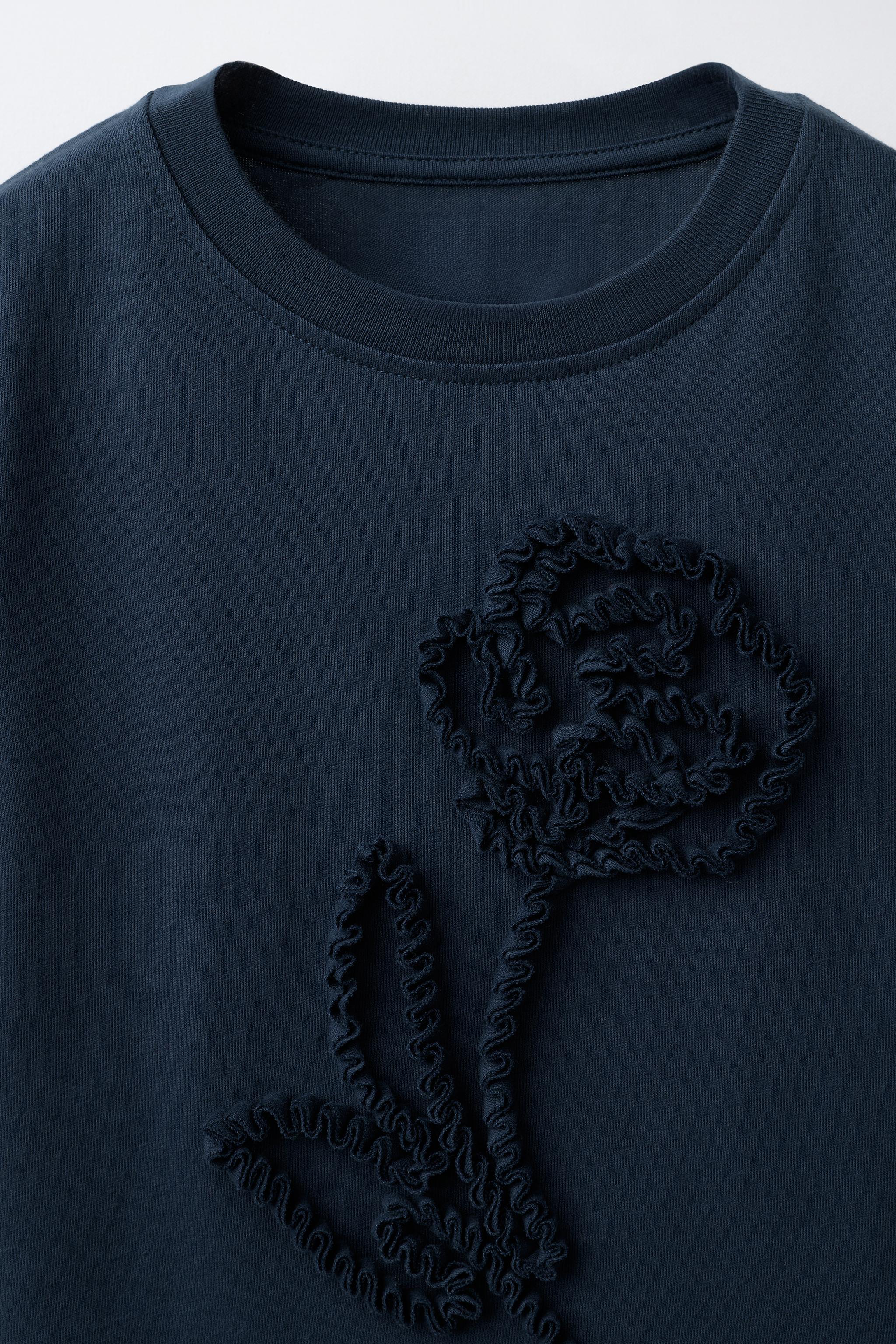 EMBOSSED TERRY FLOWER T-SHIRT