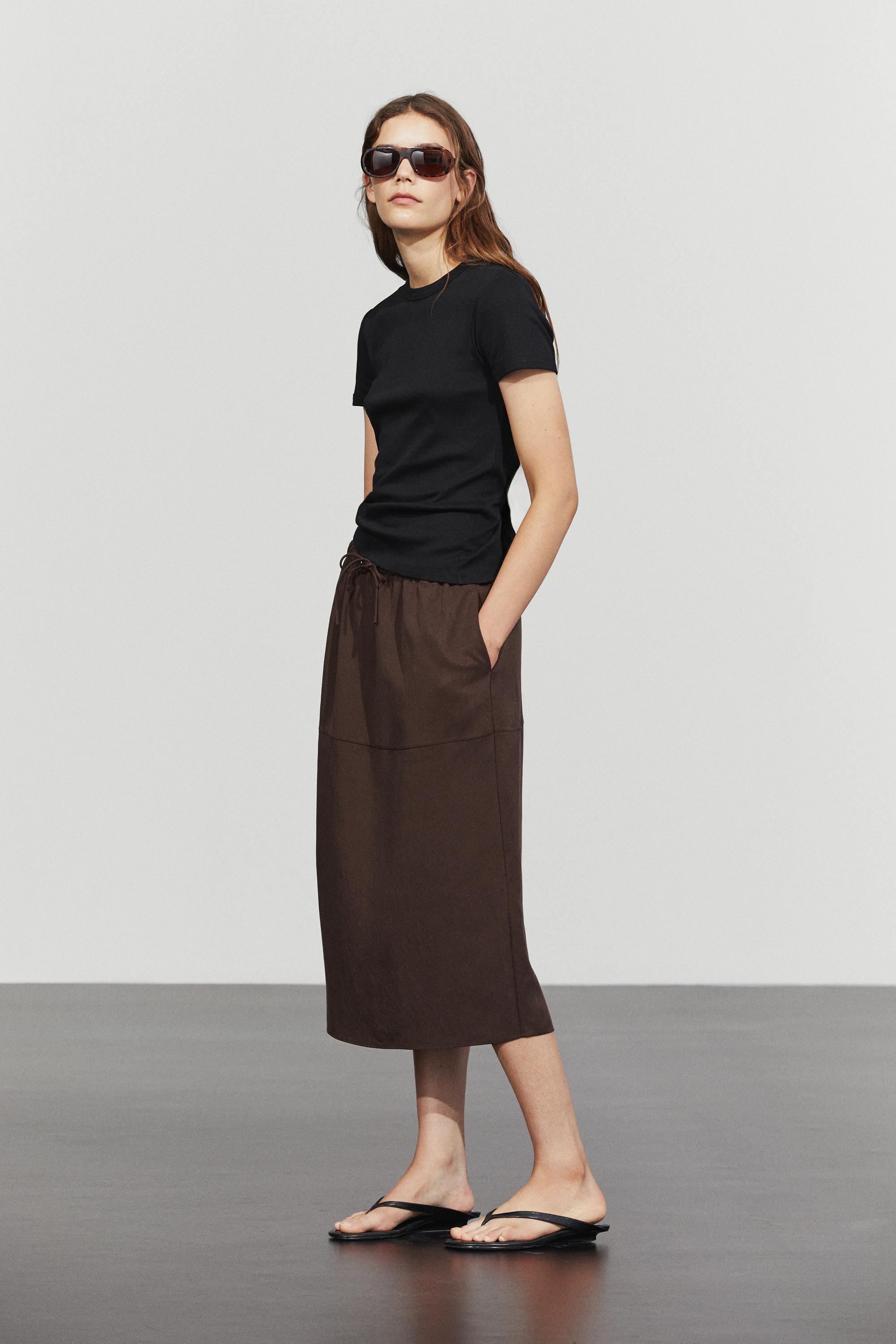 Flowing midi skirt with drawstring