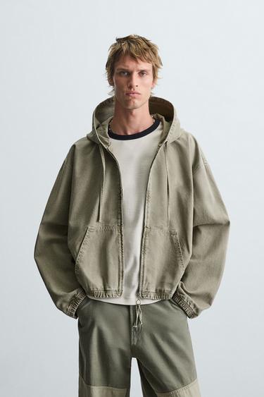 CAZADORA LAVADA CAPUCHA - Khaki de Zara