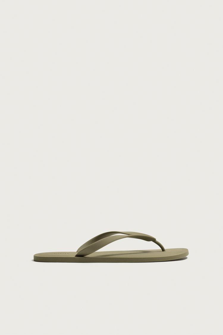 Sandalias con tiras