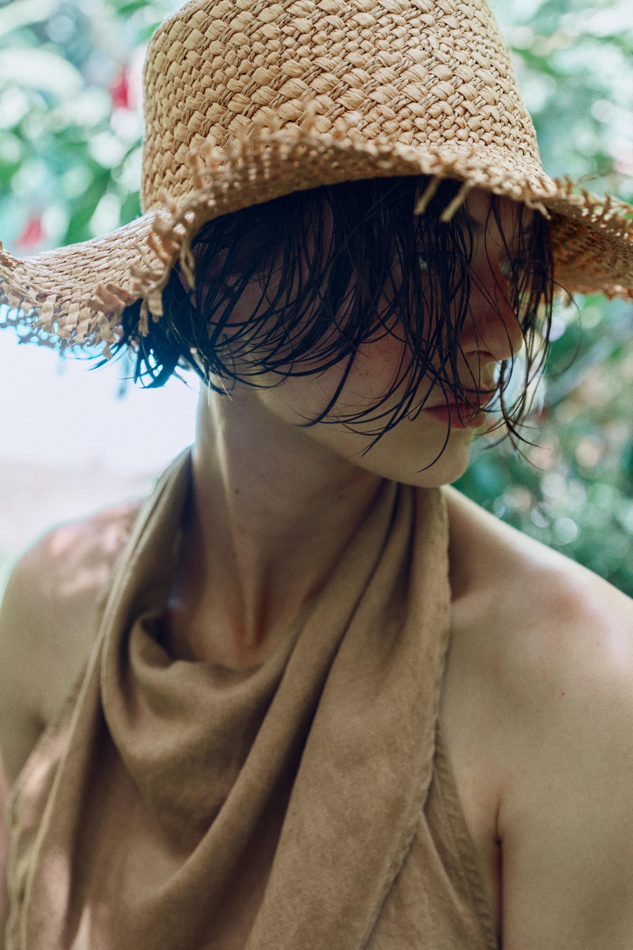 FRAYED BRAIDED BUCKET HAT — Light beige