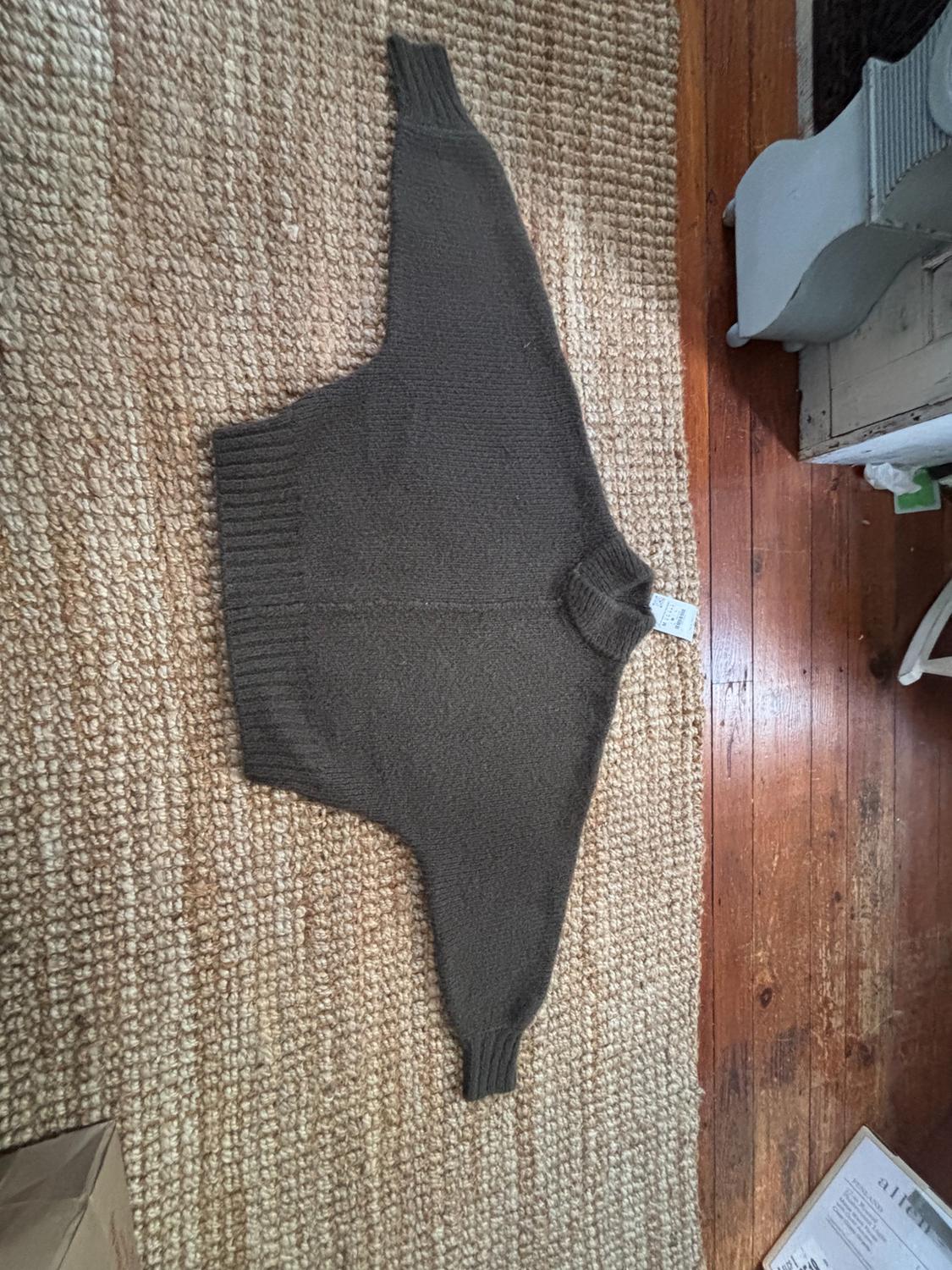 SEAMED KNIT SWEATER