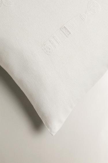 COUSSIN LIN BRODÉ - Blanc cassé de Zara - Image 1