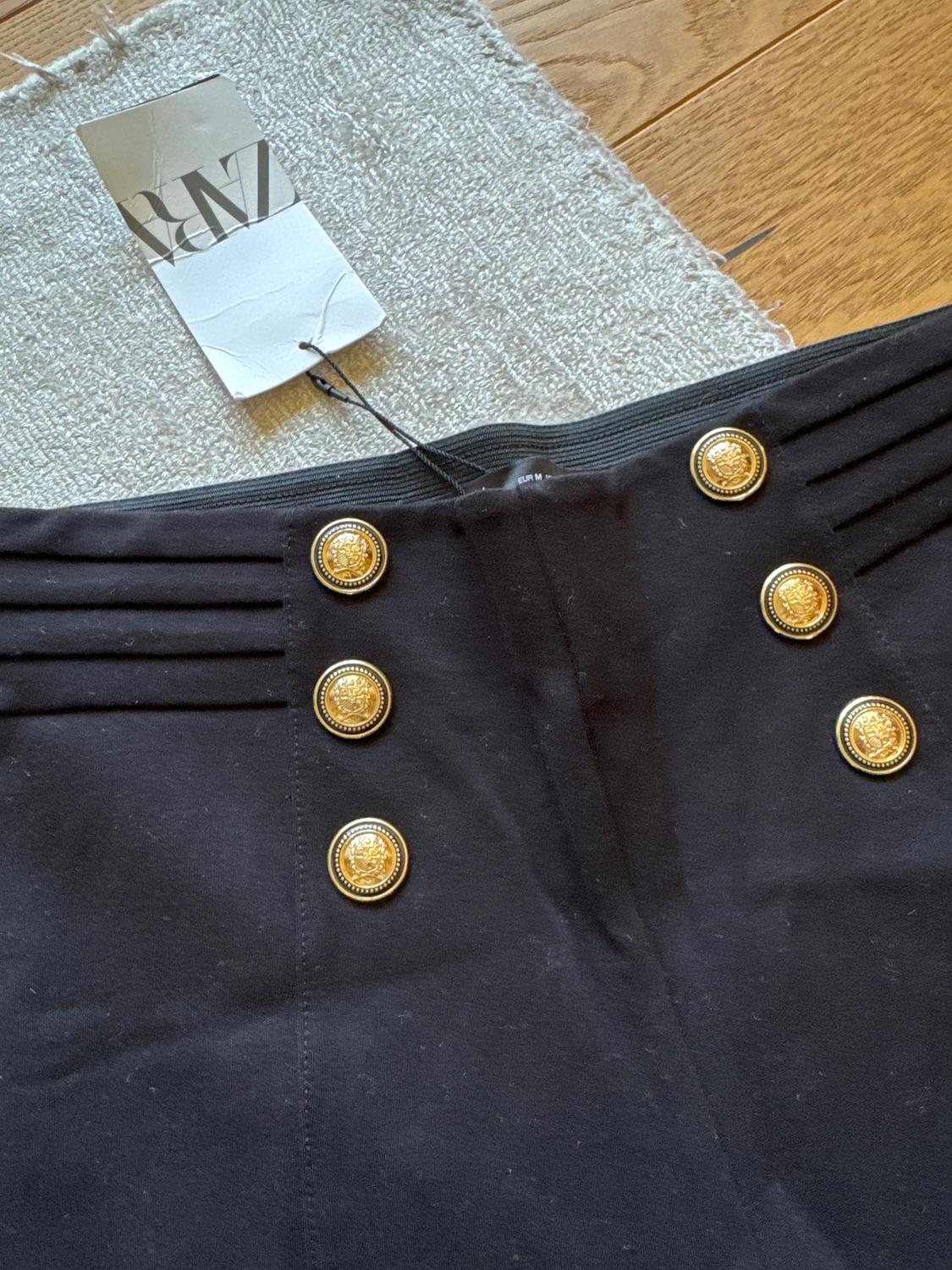 LEGGINGS WITH GOLD BUTTONS - Image 3