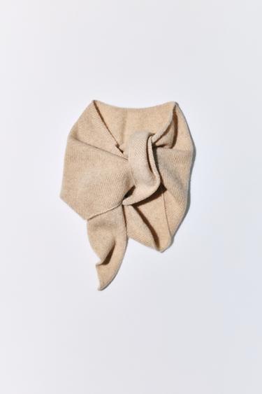 PAÑOLETA TRIANGULAR 100% CASHMERE - Arena de Zara