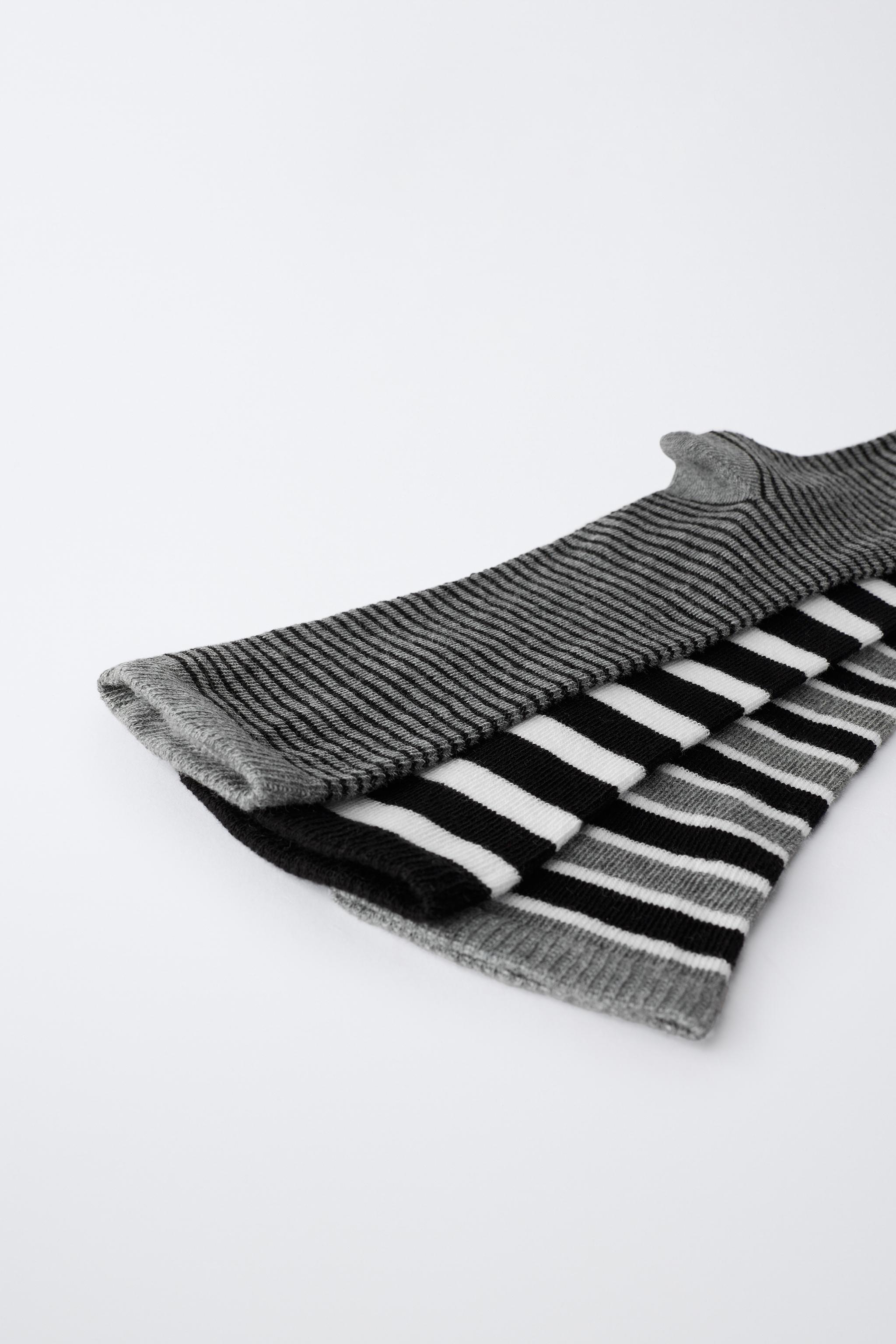 THREE-PACK OF STRIPED AND SOLID MID-CALF SOCKS