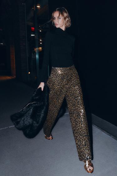 PANTALON DROIT À PAILLETTES IMPRIMÉ ANIMALIER - Noir or de Zara - Image 4