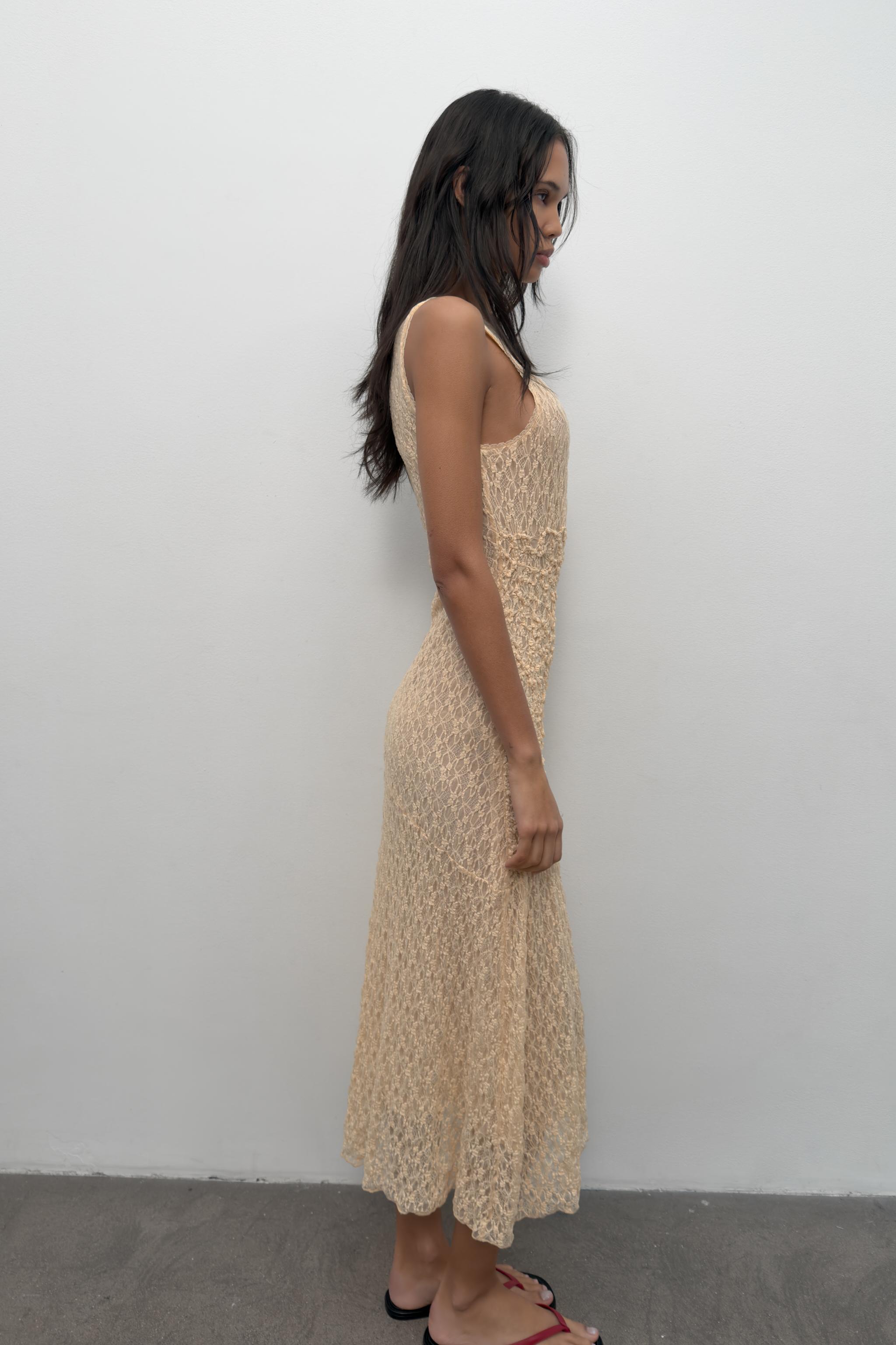 ROBE MI-LONGUE EN DENTELLE À FRONCES