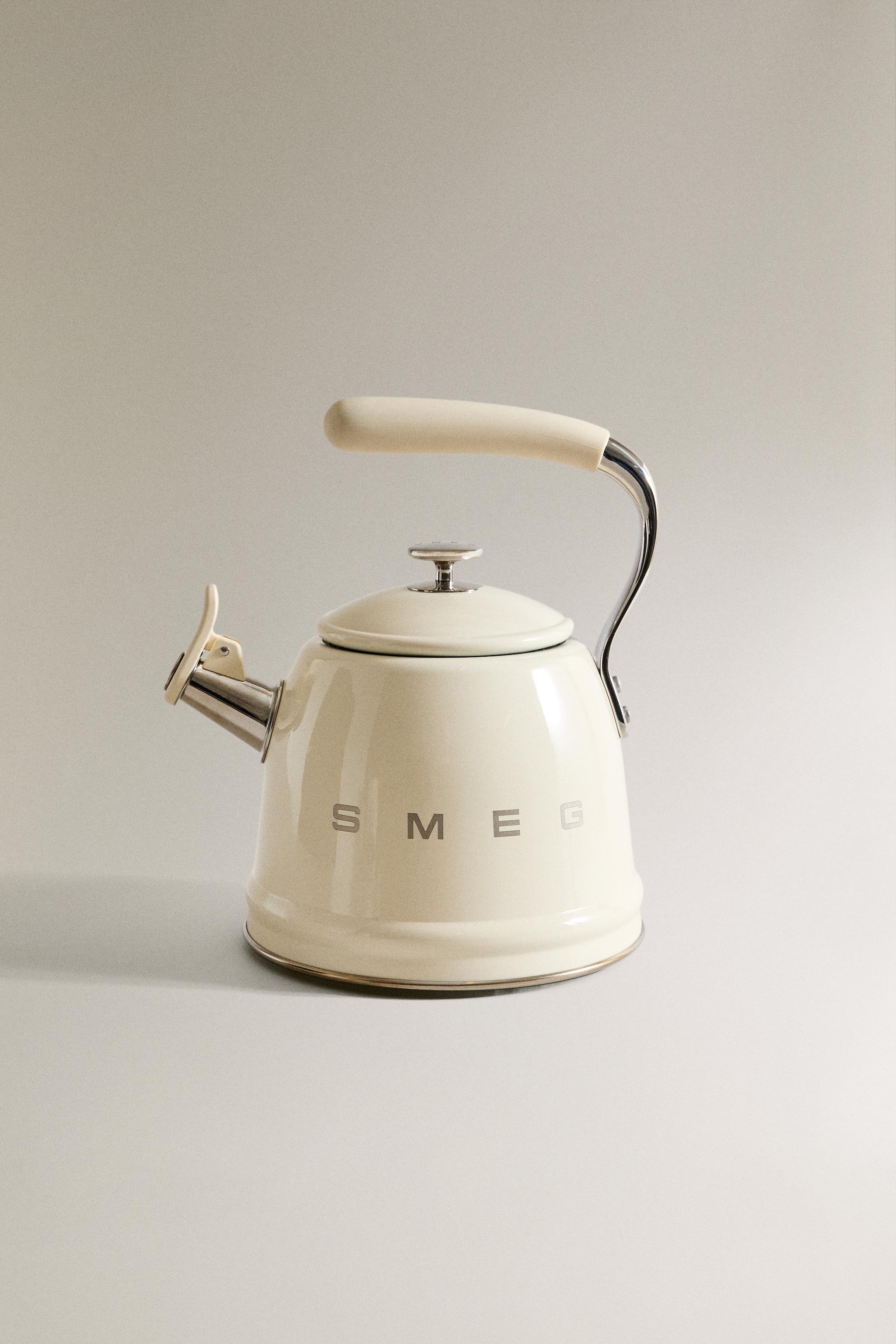 SMEG WHISTLE KETTLE — Cream