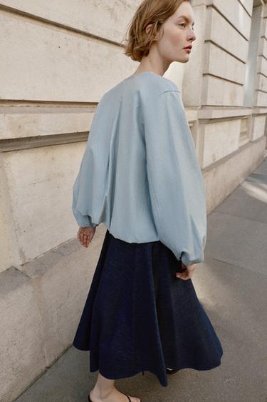 BLOUSA À EFFET MATIÈRE SYNTHÉTIQUE - Bleu ciel de Zara - Image 3