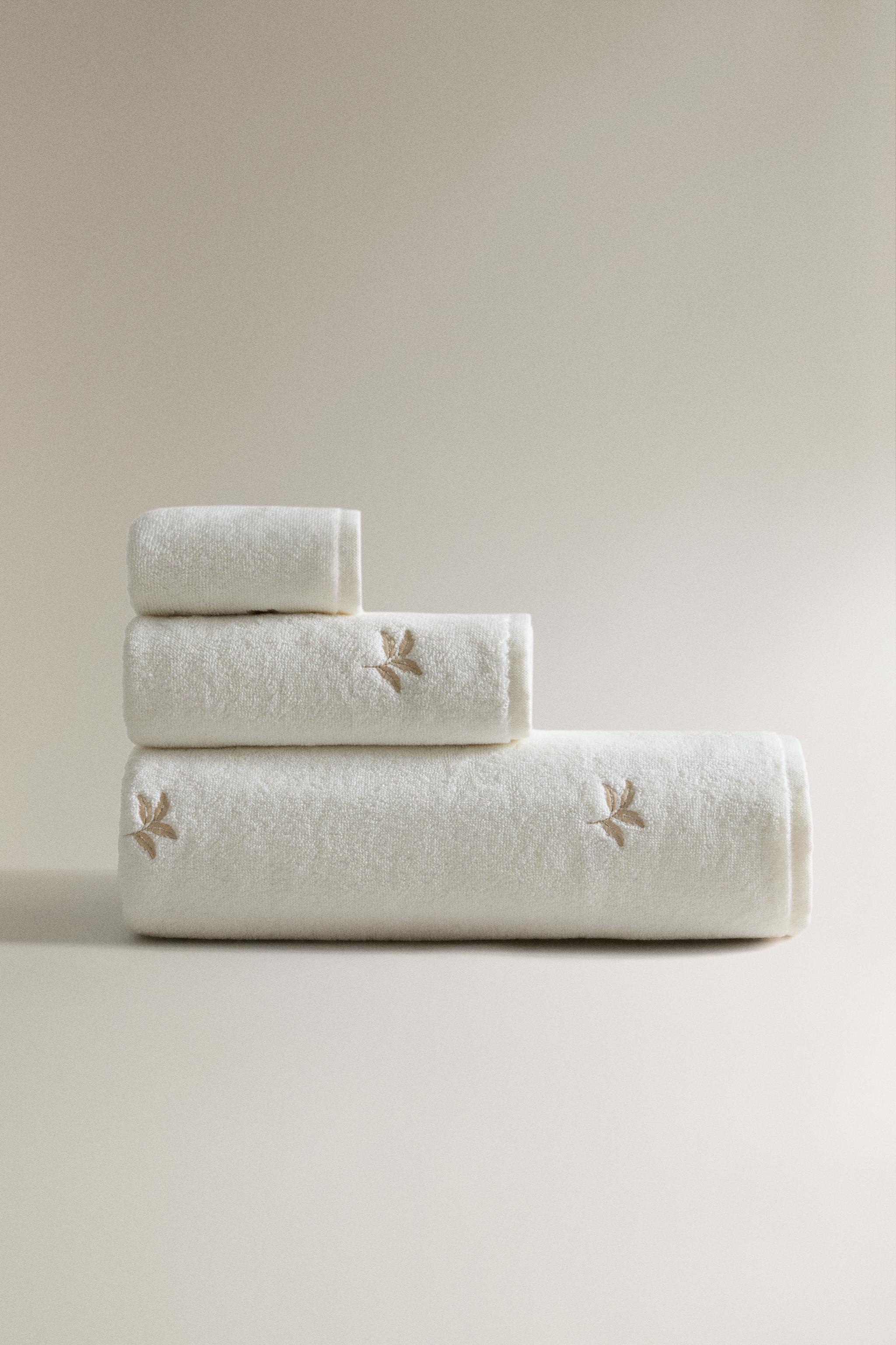 LEAF PRINT COTTON BATH TOWEL — Oyster-white