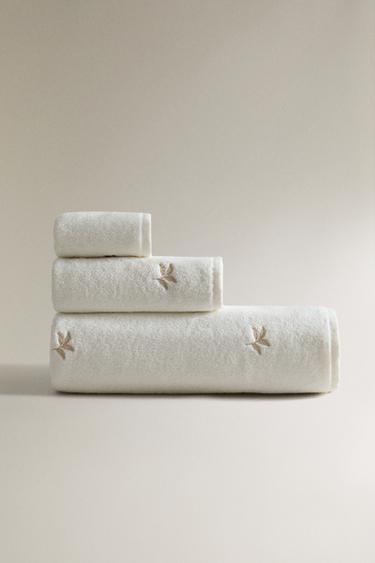 LEAF PRINT COTTON BATH TOWEL - Oyster-white by Zara - Image 0