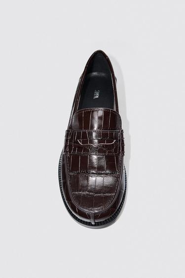 MOCASSINS DE PELL AMB EFECTE RELLEU - Marró de Zara