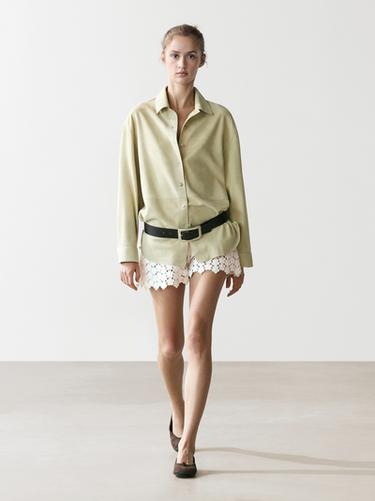 Pantalón short crochet detalle flores - Crudo de Zara - Imagen 0