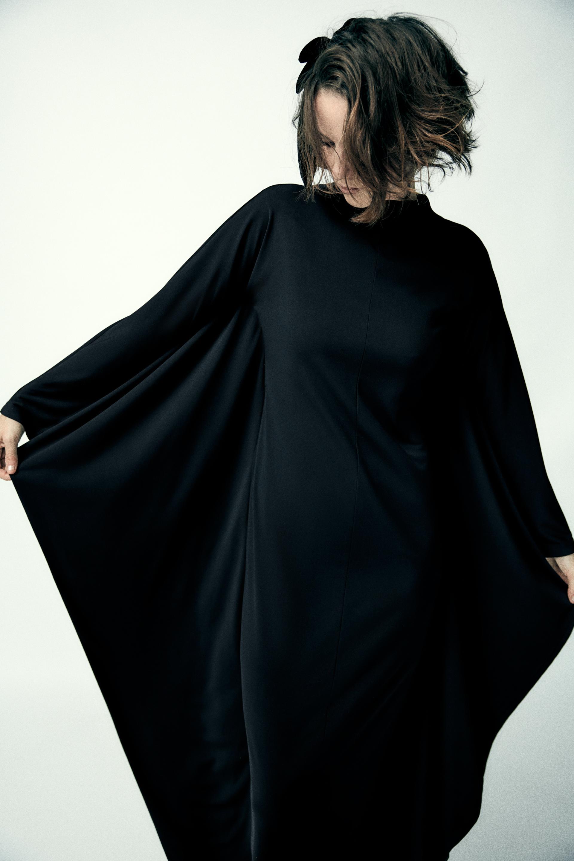 Black cape dress orders zara