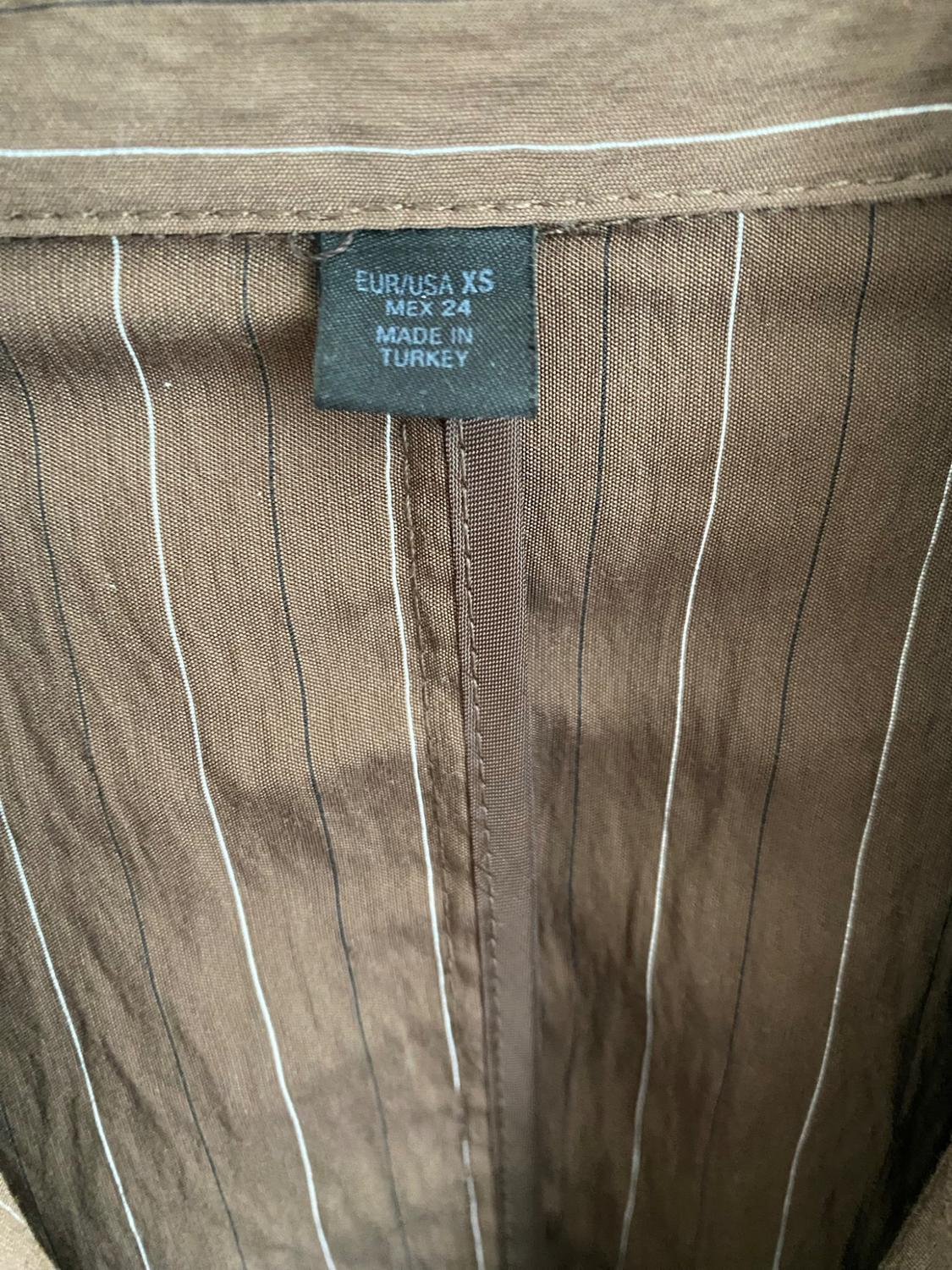 STRIPED SHOULDER PAD BLAZER WITH THIN BELT - Image 4