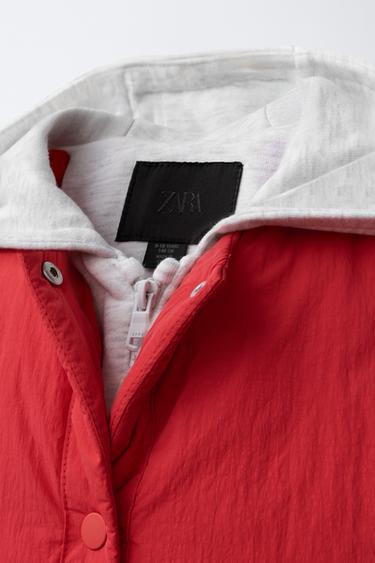 BLOUSON REMBOURRÉ À CAPUCHE EN MOLLETON - Rouge de Zara - Image 4