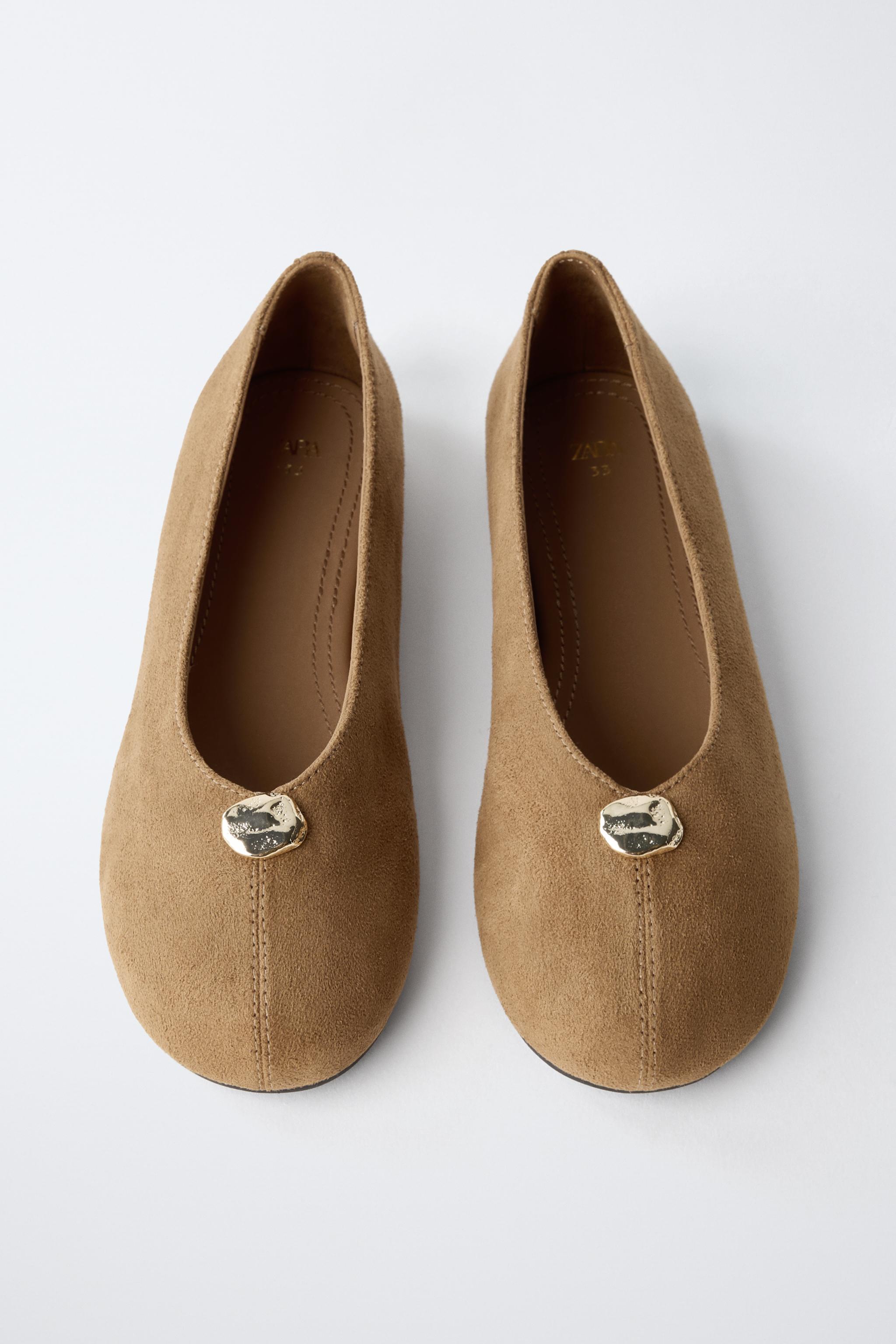 BALLET FLATS WITH APPLIQUÉ