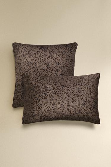 TAIE D’OREILLER IMPRIMÉ ANIMAL - Marron foncé de Zara