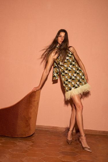 GEMUSTERTES GEOMETRISCHES MINI-KLEID MIT FEDERN - Hellrosa  von Zara