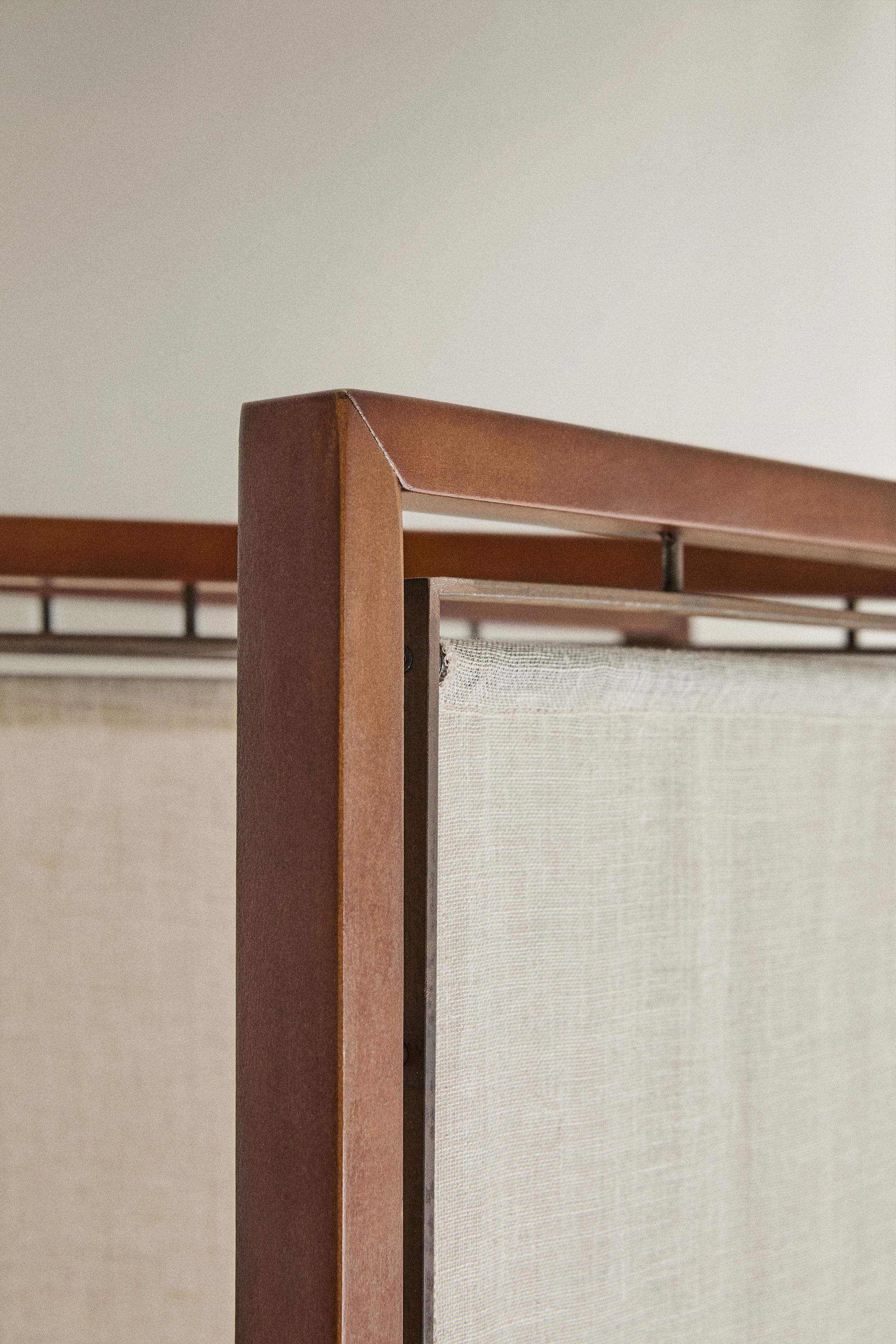 WOOD AND LINEN ROOM DIVIDER