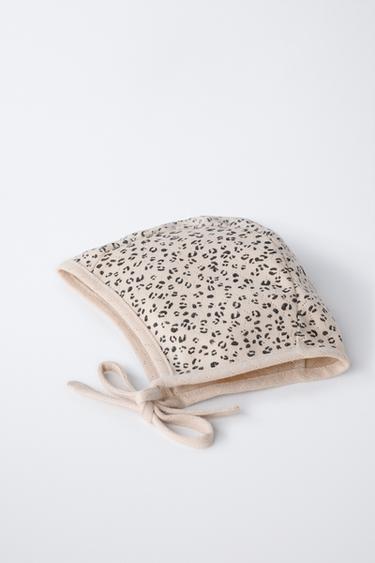 КОМПЛЕКТ З АНІМАЛІСТИЧНИМ ПРИНТОМ: ЧЕПЧИК ТА СЛИНЯВЧИК - Сіровато-бежевий колір Zara