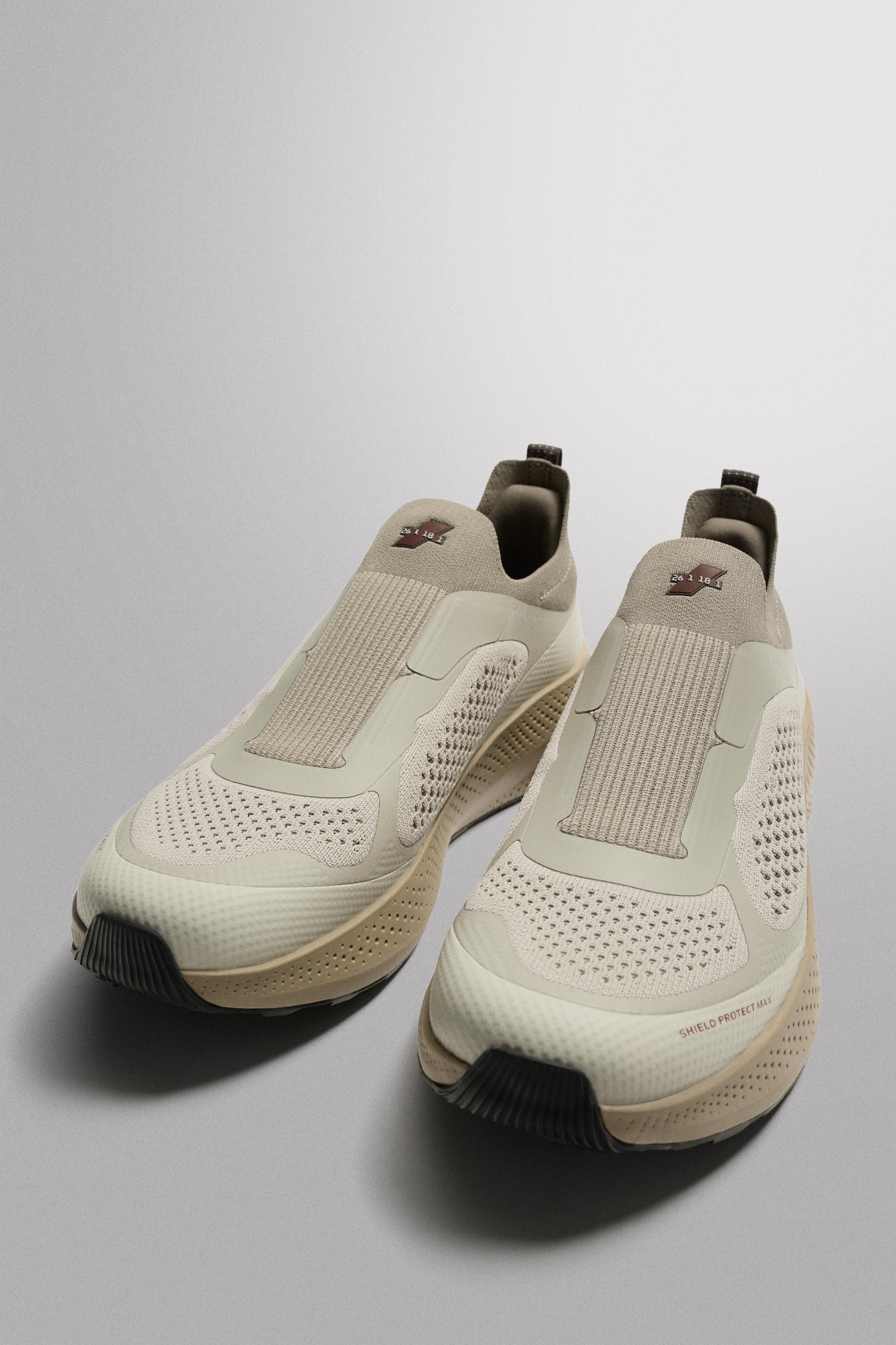 RUNNING SNEAKERS